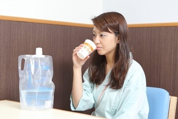 西新井大腸肛門科 自宅、または当日に院内で下剤を服用し、腸内を空に