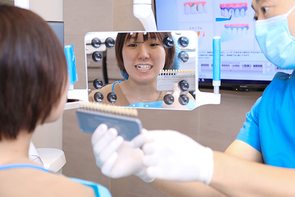 白くきれいな口元で自信を磨く 歯科医院で行うホワイトニング