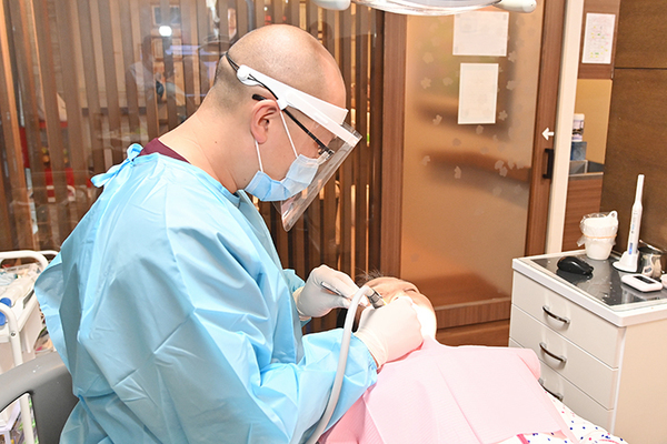 モリシタ歯科医院 インプラント手術を行う