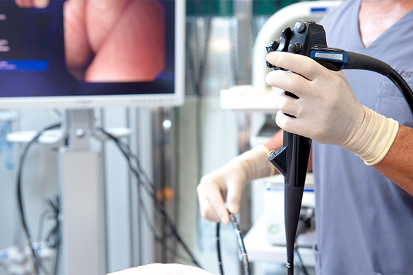 狛江外科胃腸科医院 検査室に移動し、内視鏡検査を受ける