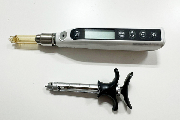 RIデンタルクリニック中野 治療を行う前に表面麻酔と麻酔薬の注入