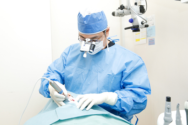 ブリストデンタルクリニック三郷 インプラント体を埋入し仮歯を装着