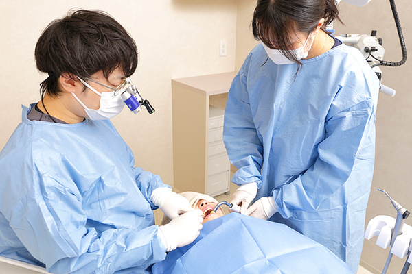 豊中服部ノボ歯科・矯正歯科クリニック 手術で抜歯とインプラント埋入を実施