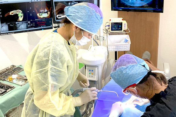 北野坂鳥居歯科医院 インプラント体埋入手術と上部構造の取りつけ