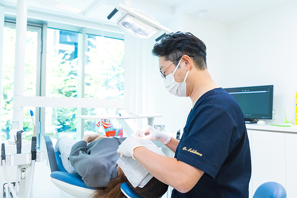 スウェーデン矯正歯科 装置の装着を開始