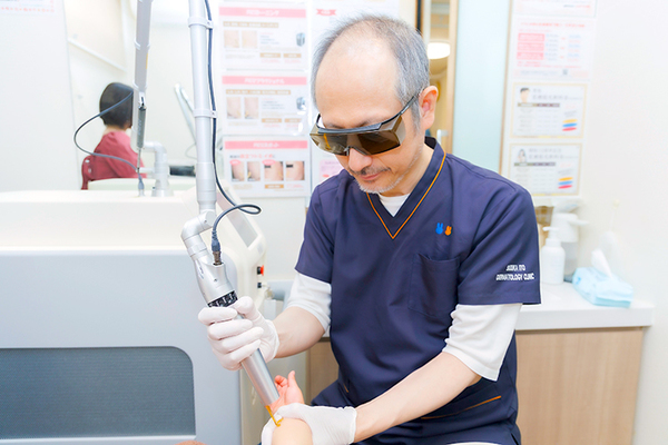 すずかいとう皮膚科クリニック 各種レーザーを照射