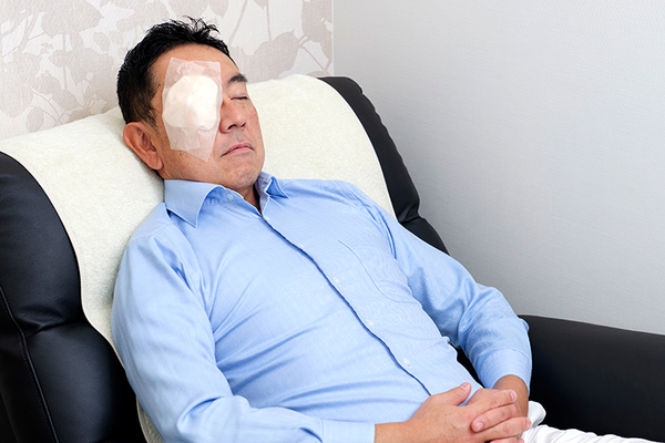 衣笠あさかわ眼科 術後はしばらく安静を保ち、眼帯を着けて帰宅