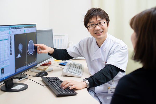 いちかわ内科脳神経内科 画像を見ながら検査結果を説明