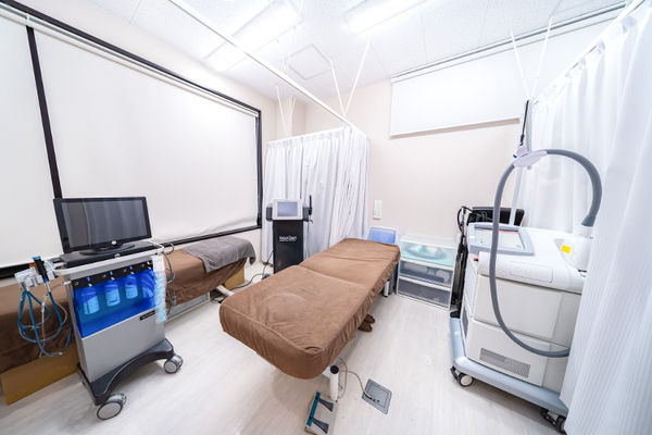 森の宮皮フ科クリニック 症状に応じてイオン導入やケミカルピーリングを受ける