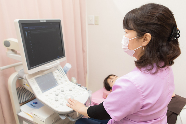 きむらクリニック小児科 乳腺科 問診と視触診の後に超音波による乳腺エコー検査