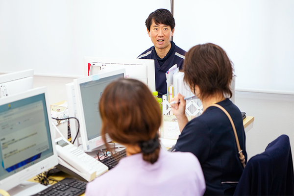 うつぐみ在宅クリニック 定期的な訪問と多職種連携
