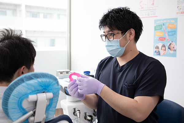 おきた歯科小児歯科クリニック 実際に装着して微調整を行う