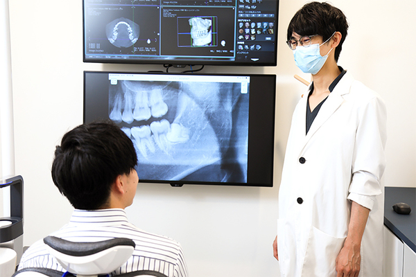 名古屋東別院ヒュッゲデンタルクリニック 術後の注意とケアの説明を聞く