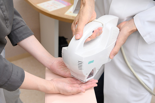 ナローバンドUVBで アトピー性皮膚炎などの治療に次の一手を