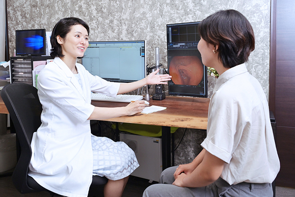 まきこ胃と大腸の消化器内視鏡クリニック 医師から検査結果の説明を受ける
