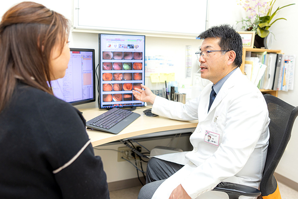 さくらクリニック 休憩後、診察室で検査結果の説明を聞く