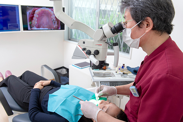 江本歯科 セラミックの修復物を歯に装着する