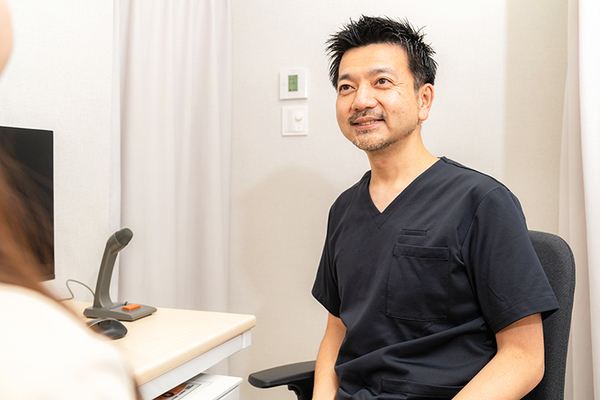 大阪大手前つぼもと消化器内視鏡・肛門外科クリニック 検査結果の説明を受ける