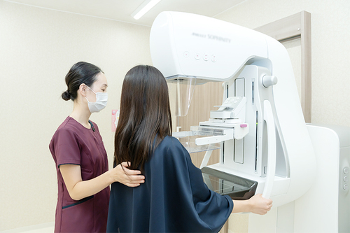 乳房超音波&マンモグラフィ一問一答 : 病変の見極めに\"必ず\"役立つエッセンス 乳房超音波&マンモグラフィ一問一答: 病変の見極めに“必ず