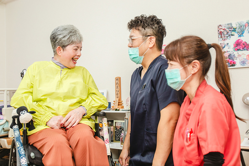 治療・ケア・機能訓練 通院と同等の診察が受けられる訪問歯科診療