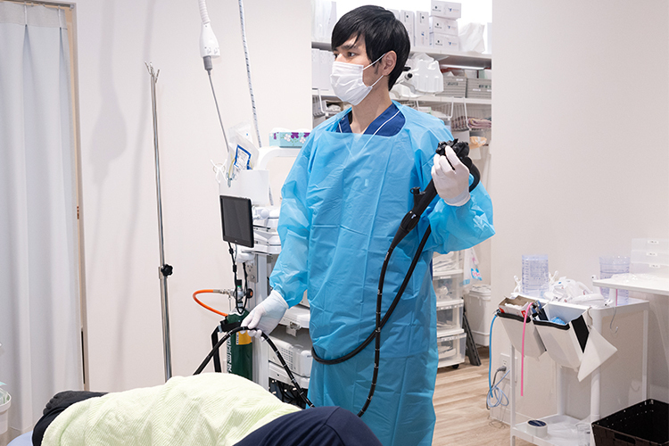 里村消化器内科・胃と大腸内視鏡クリニック 大腸内視鏡検査は不安で当然 怖さを取り除く工夫で寄り添う