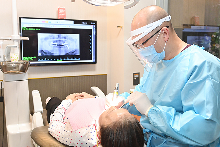 モリシタ歯科医院 患者の将来を考えて選択する 不安に配慮したインプラント治療