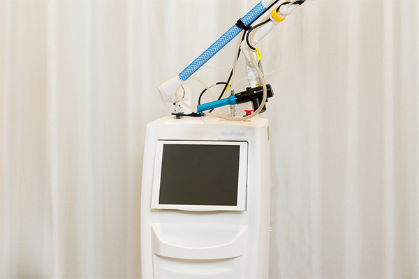 御影こども形成外科 傷痕をできる限り残さないために レーザーで早めの「あざ」治療を