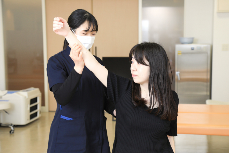 セタファミリークリニック 整形外科医師と理学療法士で協力 交通事故後の痛みへ専門的に対応