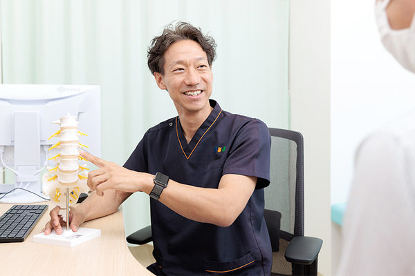 川口いん整形外科 「自覚症状がないからこそ、検査の必要性がある」と話す院長