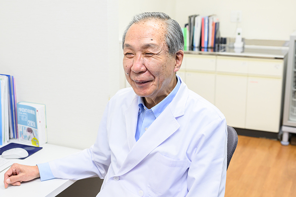 そうえん整形外科　骨粗しょう症・リウマチクリニック 骨粗しょう症について話す宗圓聰院長