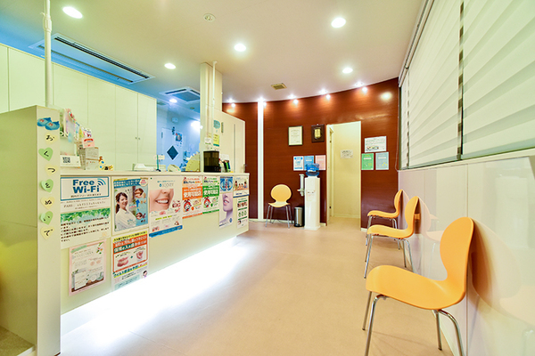 K’sデンタルクリニック べビーカーでも通れるバリアフリー設計の同院