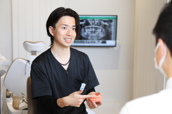 タナカ歯科 丁寧な説明を行いながら治療を進める