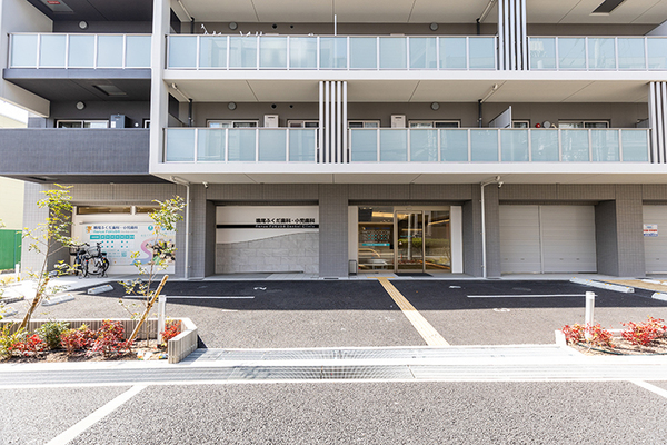 鳴尾ふくだ歯科・小児歯科 車で通いやすいよう、クリニック前に駐車場も完備