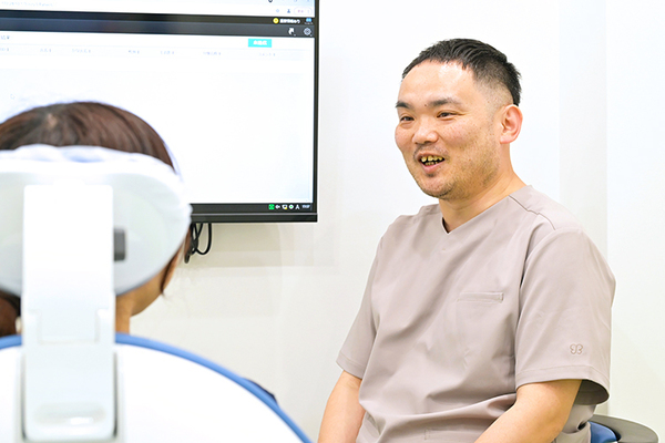 栗田歯科クリニック 気軽に悩みを相談してほしいと話す栗田院長
