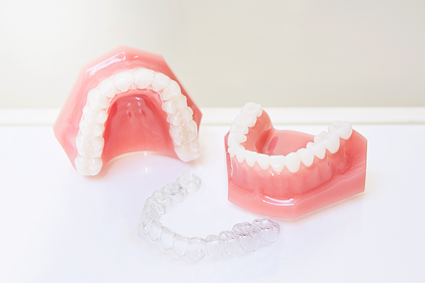 矯正歯科医院大阪オルソ 目立ちにくいクリアなマウスピース型装置