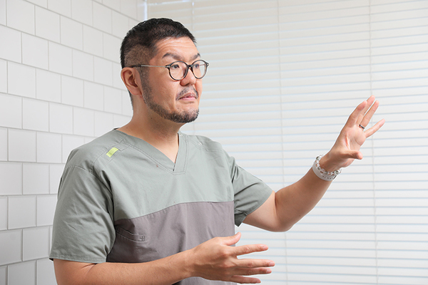 オリーブ歯科こども歯科クリニック 小児治療における豊富な経験を持つ荒川院長