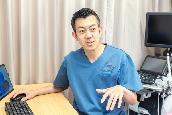 川崎駅前大腸と胃の消化器内視鏡・肛門外科クリニック 定期検診を推奨する院長。早期発見が重要