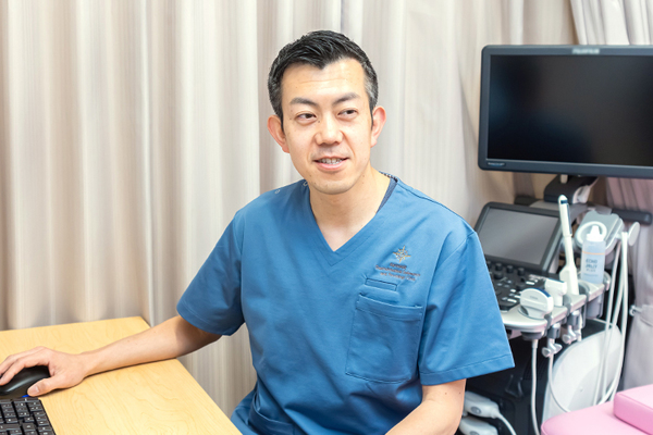 川崎駅前大腸と胃の消化器内視鏡・肛門外科クリニック 女性患者が安心して検査を受けられるよう工夫していると話す院長