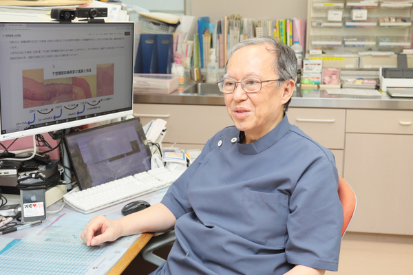 南部産婦人科医院 検診の大切さについて話す院長