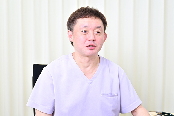 クリニックプラス亀戸 大学病院時代は、神経内科で研鑽を積んだ曽田院長