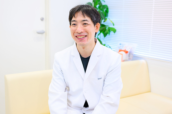 クリニックプラス池尻大橋 アレルギーは即時型の1型から遅延型の4型まで存在すると話す