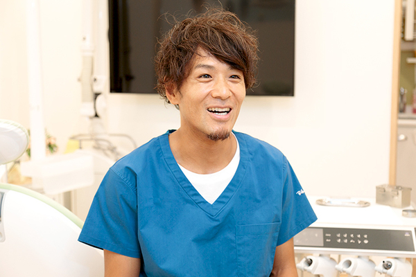 村田歯科医院 定期的に歯科医院に通うことが大切だと話す村田院長