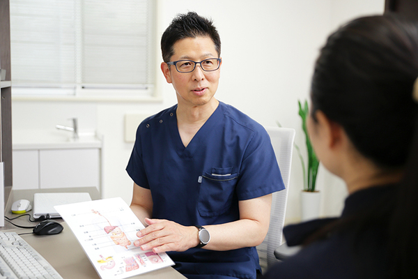 あさくま医院 患者一人ひとりの体の状態をよく見て、検査を行う
