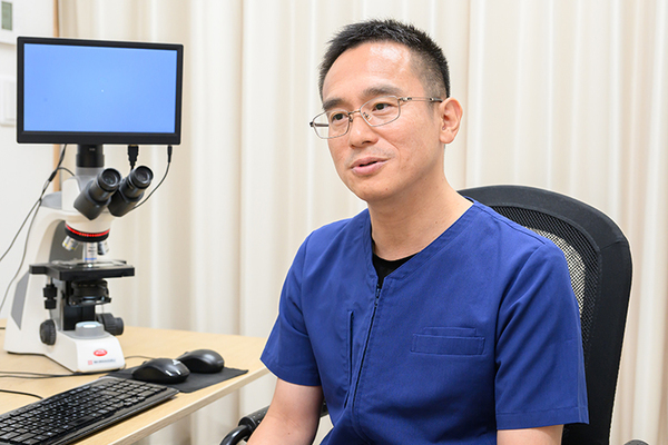 こまい腎・泌尿器科クリニック 「早い段階で適切な治療を始めることが大切」と話す駒井院長