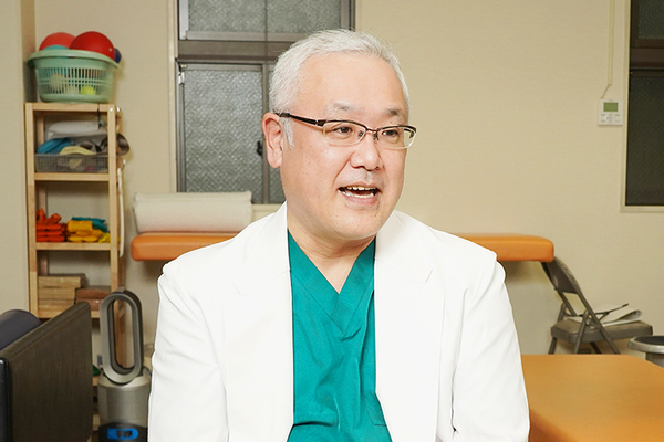 中野整形外科・運動器リハビリテーションクリニック 「巻き爪矯正をぜひ知ってほしい」と話す院長