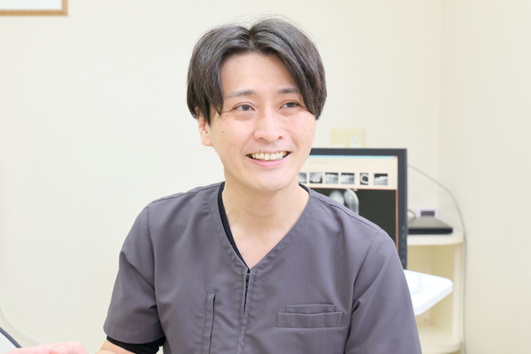 木下歯科医院 セラミック治療について詳しく話している木下昌毅先生