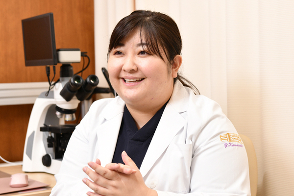 きぬ皮フ科クリニック 肌トラブル以外に爪や髪の悩みにも皮膚科は対応していると話す