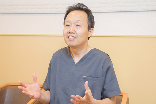 つかだ歯科医院 噛み合わせについて解説する成院長