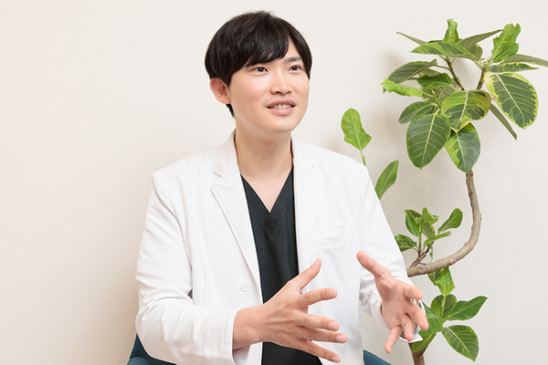 境川おとな・こども歯科 矯正歯科 穏やかな口調で丁寧に説明してくれる福沢院長