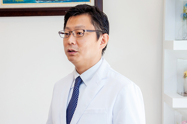 姜クリニック 甲状腺疾患について話す姜先生